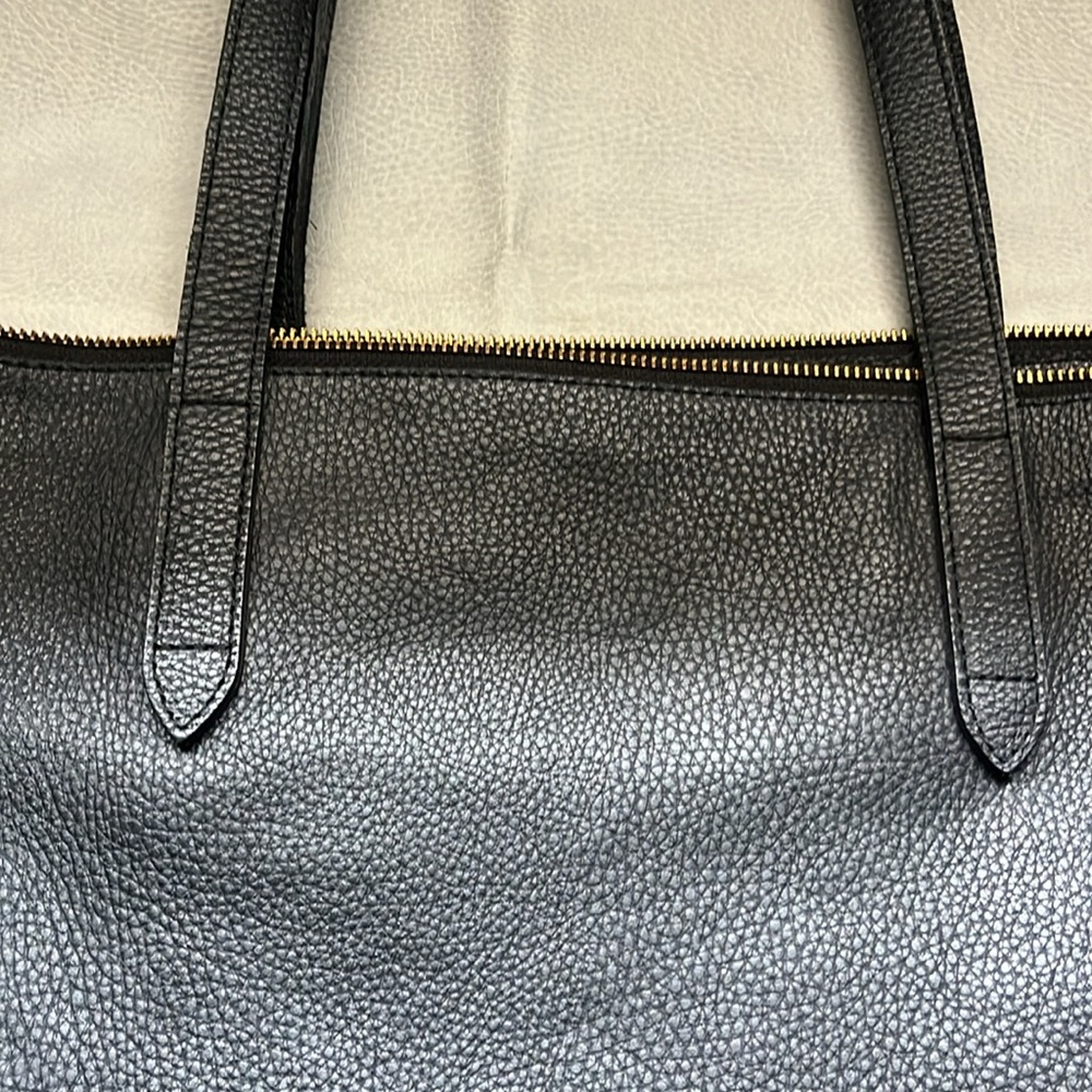 Cuyana Classic  Leather Zippered Tote - Picture 5 of 6